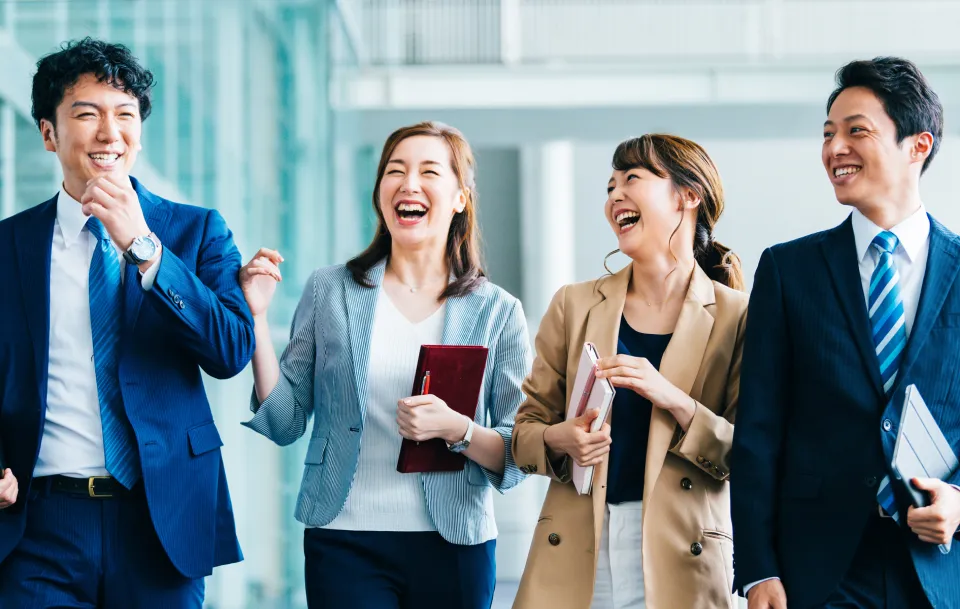 職場の人間関係を表す会議の様子